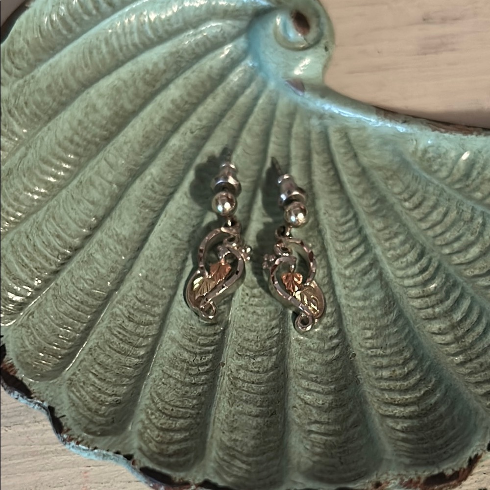 Black Hills Gold earrings 1995? NWOB